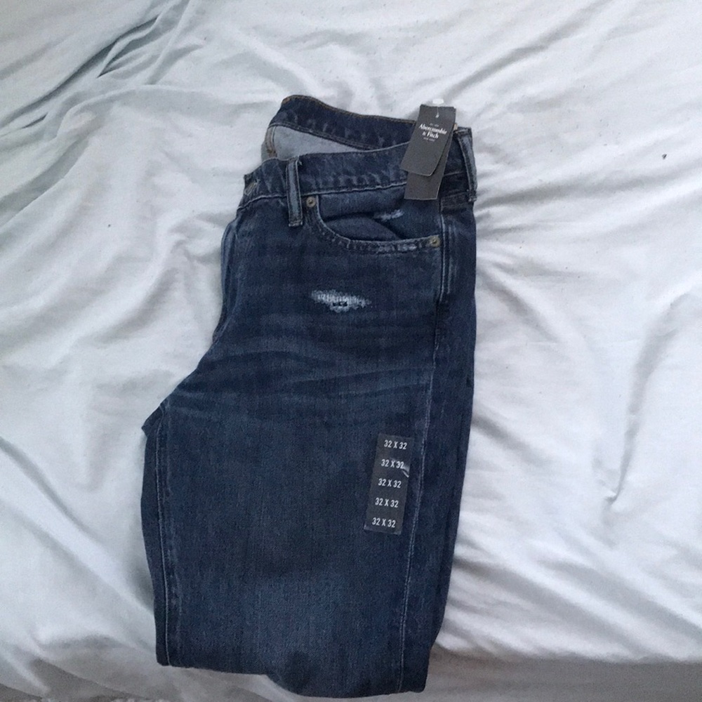 BRAND NEW Men’s Abercrombie & Fitch Ripped Jeans